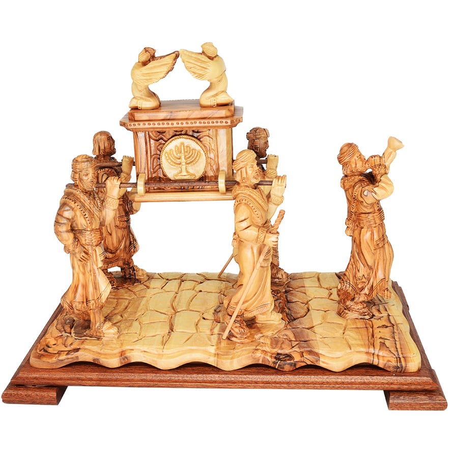 Large ‘Ark of the Covenant with Priests’ in Olive Wood – Made in Israel (side view)