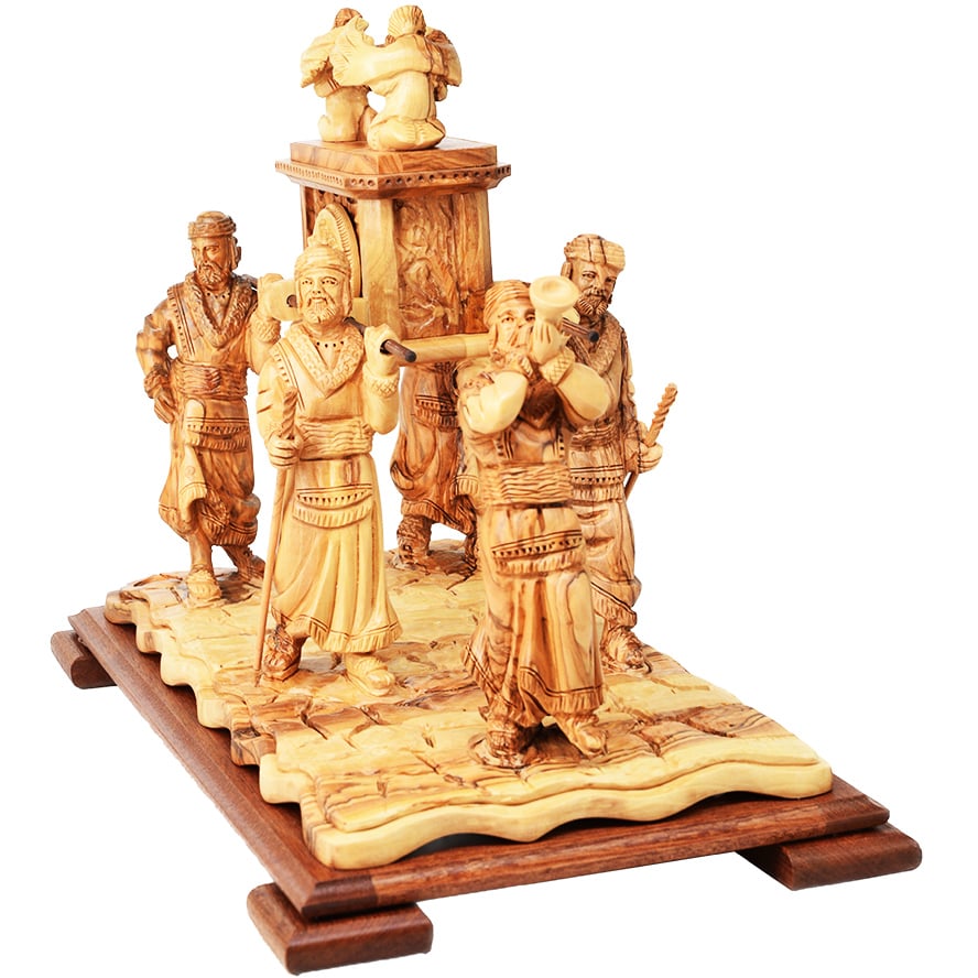 Large ‘Ark of the Covenant with Priests’ in Olive Wood – Made in Israel (front view)