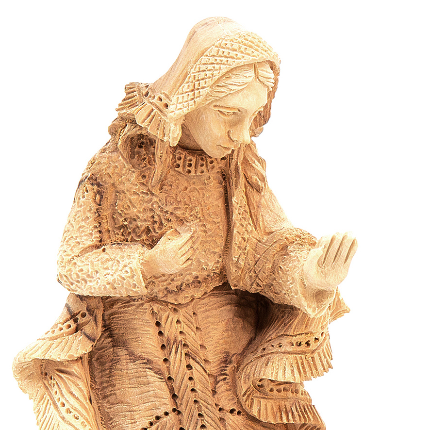 Mary in olive wood – detail