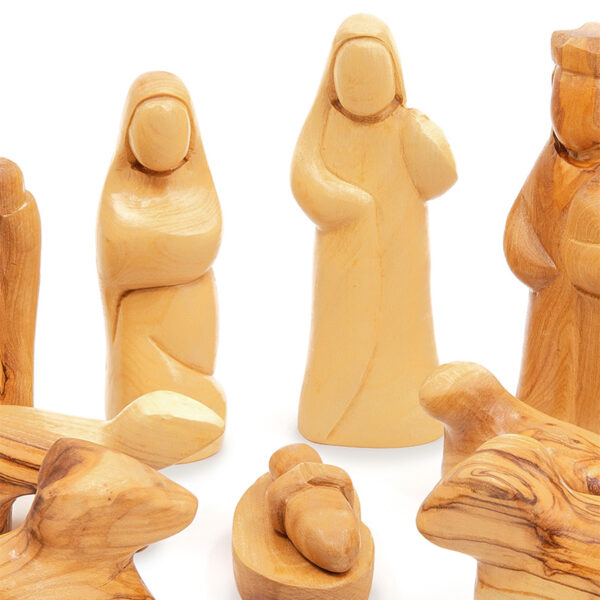 Olive Wood Deluxe Faceless Nativity figurines (detail)